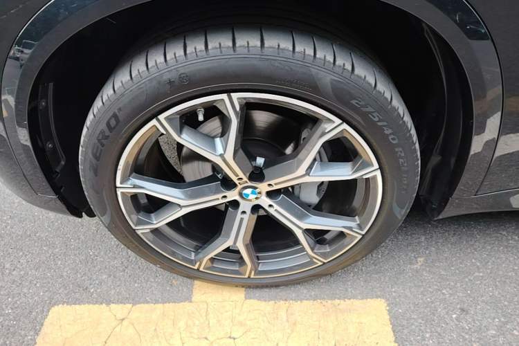 Used BMW X5 2022 Restyled xDrive 40Li M Sport Package Left Front Wheel Hub