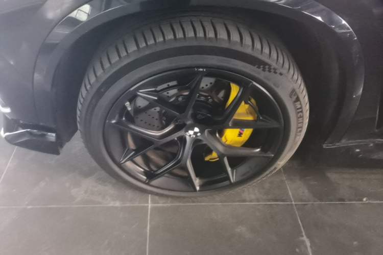 Used BMW X5 2022 Restyled xDrive 30Li Luxury Version M Sport Package Left Front Wheel Hub