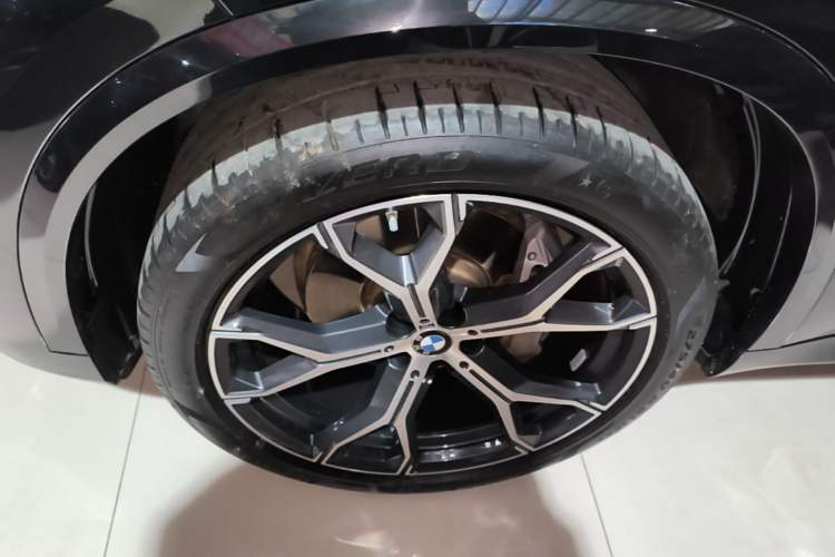 Used BMW X5 2022 Restyled xDrive 40Li M Sport Package Left Front Wheel Hub