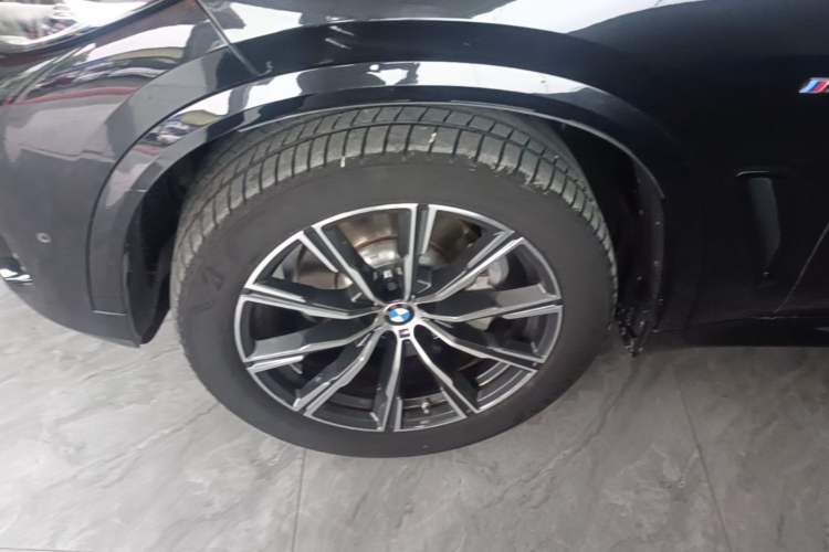 Used BMW X5 2022 xDrive30i M Sport Package Left Front Wheel Hub