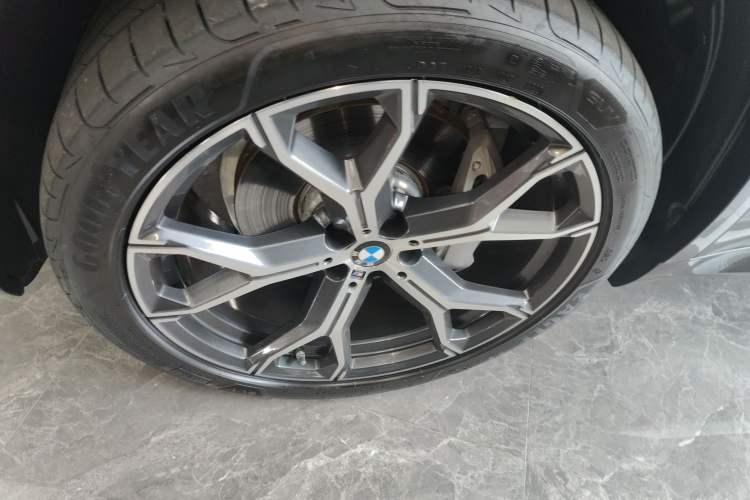 Used BMW X5 2022 Restyled xDrive 40Li M Sport Package Left Front Wheel Hub