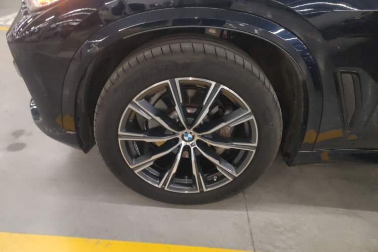 Used BMW X5 2022 xDrive30i M Sport Package Left Front Wheel Hub