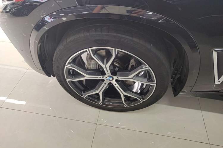 Used BMW X5 2022 Restyled xDrive 40Li M Sport Package Left Front Wheel Hub