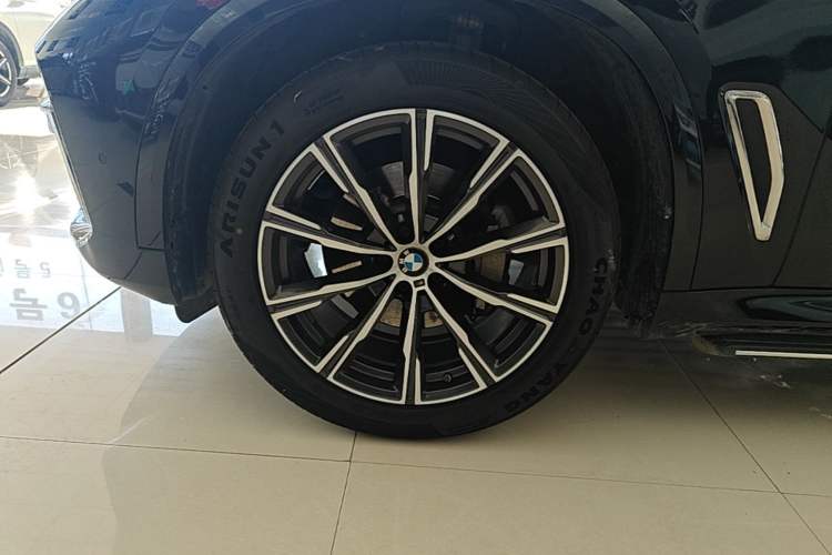 Used BMW X5 2022 Restyled xDrive 30Li Luxury Version M Sport Package Left Front Wheel Hub