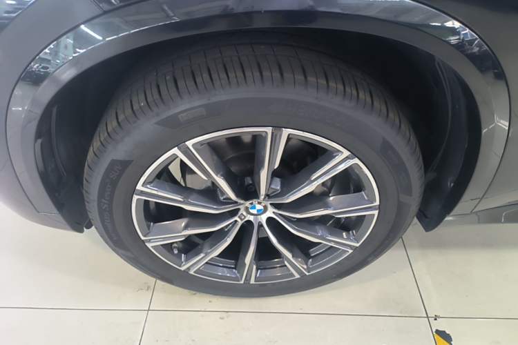 Used BMW X5 2022 Restyled xDrive 30Li M Sport Package Left Front Wheel Hub