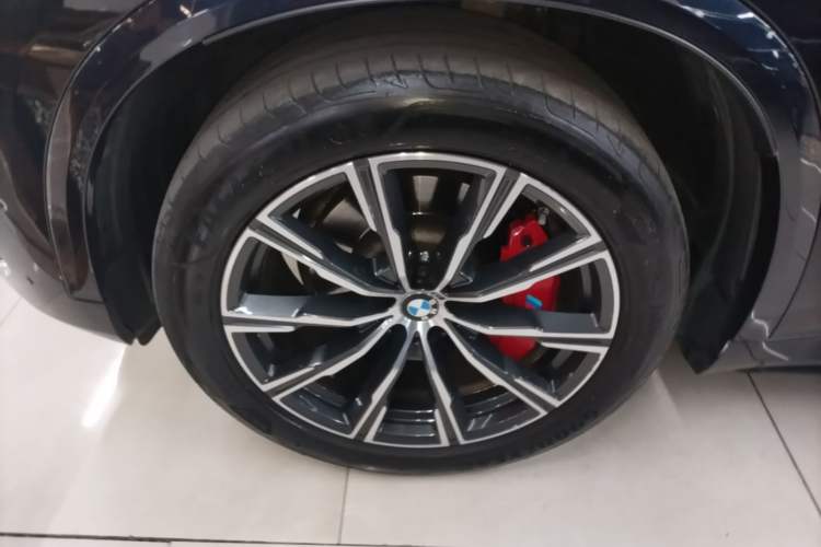 Used BMW X5 2022 xDrive30i M Sport Package Left Front Wheel Hub
