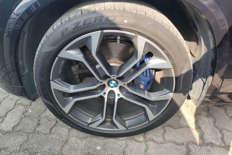 Used BMW X5 2022 xDrive 40Li Luxury Edition M Sport Package Left Front Wheel Hub