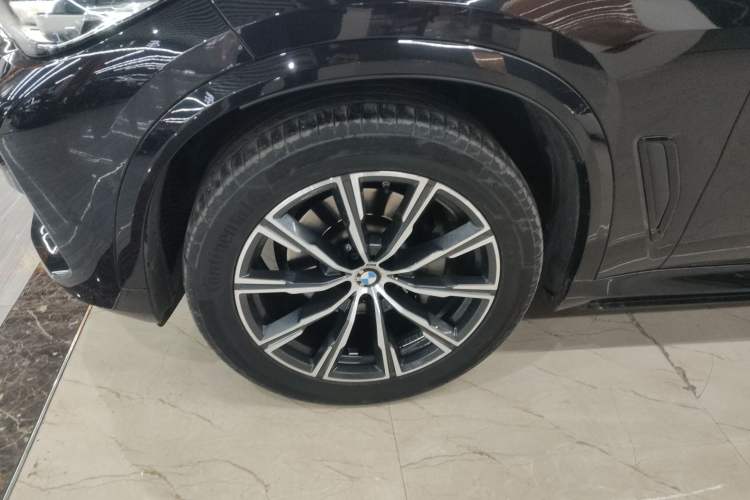 Used BMW X5 2022 xDrive30i M Sport Package Left Front Wheel Hub