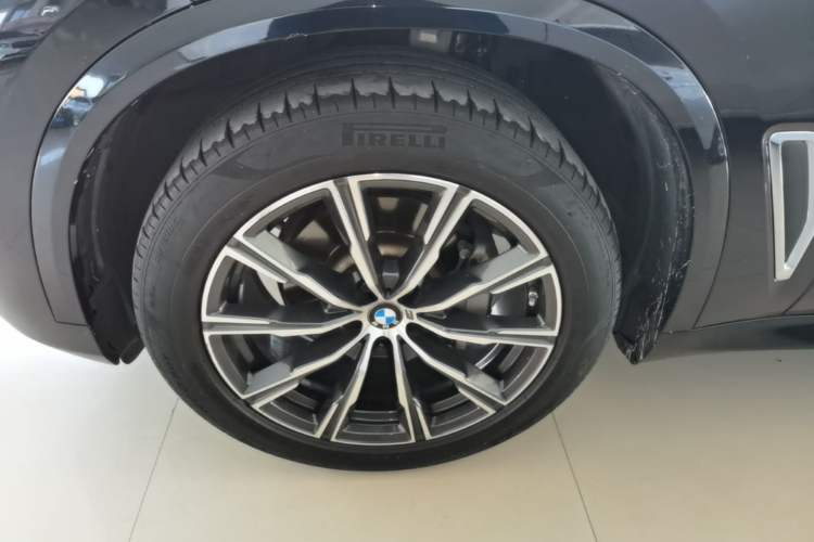 Used BMW X5 2022 Restyled xDrive 30Li Luxury Version M Sport Package Left Front Wheel Hub