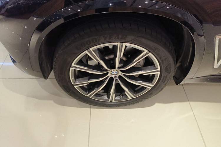 Used BMW X5 2022 xDrive 30Li Luxury M Sport Package Left Front Wheel Hub