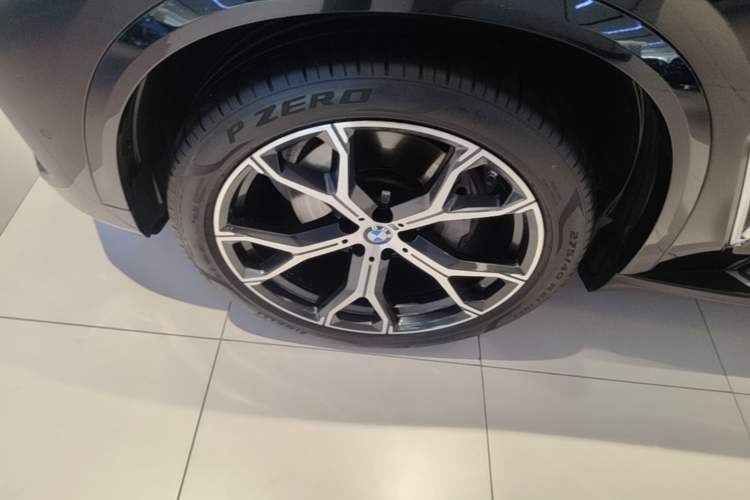 Used BMW X5 2022 Restyled xDrive 40Li M Sport Package Left Front Wheel Hub