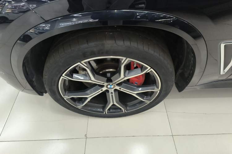 Used BMW X5 2022 Restyled xDrive 40Li M Sport Package Left Front Wheel Hub