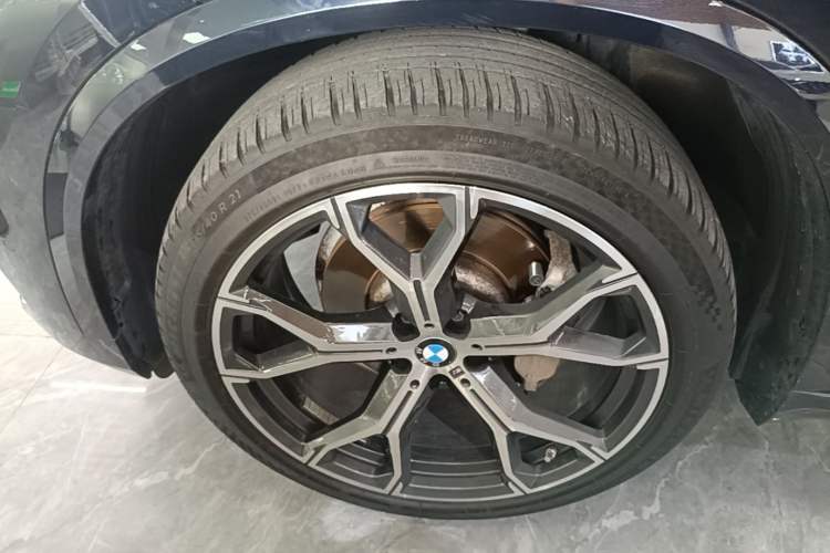 Used BMW X5 2022 Restyled xDrive 30Li Luxury Version M Sport Package Left Front Wheel Hub