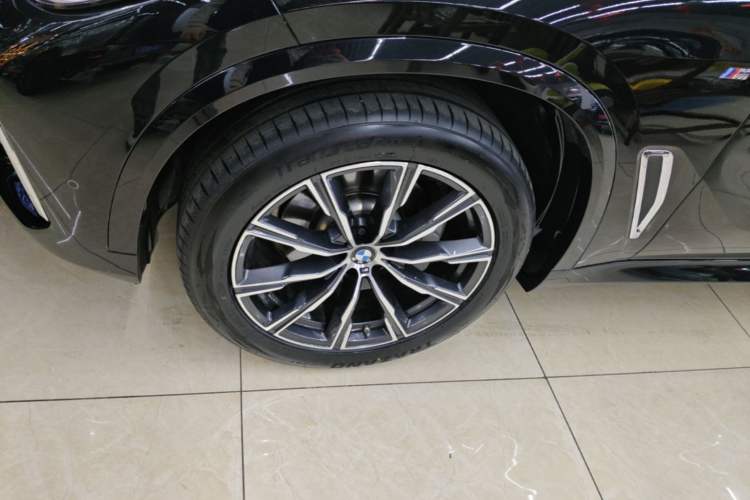 Used BMW X5 2022 Restyled xDrive 30Li Luxury Version M Sport Package Left Front Wheel Hub