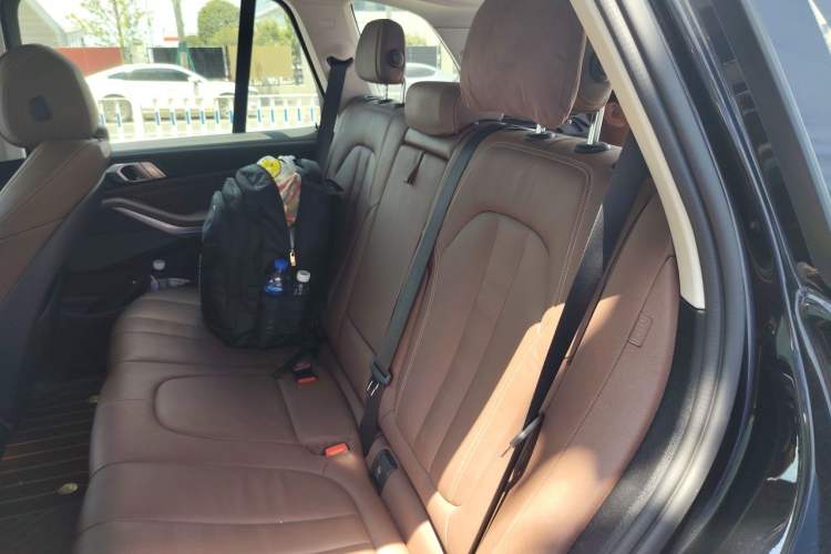 Used BMW X5 2022 xDrive40i M Sport Package Left Rear Seat