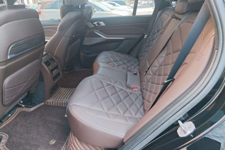 Used BMW X5 2022 xDrive 40Li M Sport Package Left Rear Seat