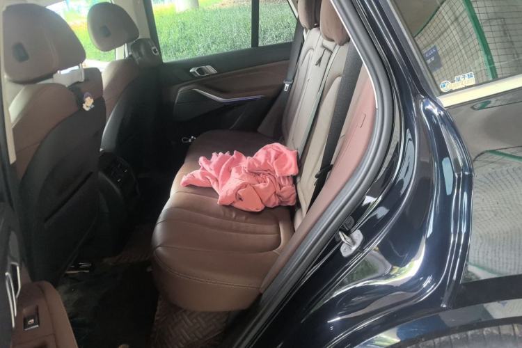 Used BMW X5 2022 xDrive40i M Sport Package Left Rear Seat