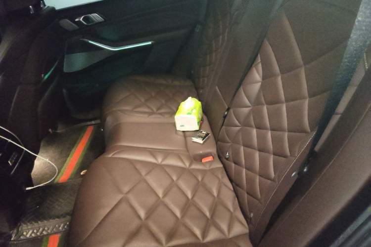 Used BMW X5 2022 xDrive 40Li M Sport Package Left Rear Seat