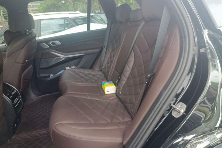 Used BMW X5 2022 xDrive 40Li Luxury Edition M Sport Package Left Rear Seat