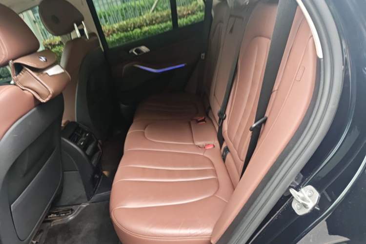 Used BMW X5 2022 xDrive40i M Sport Package Left Rear Seat