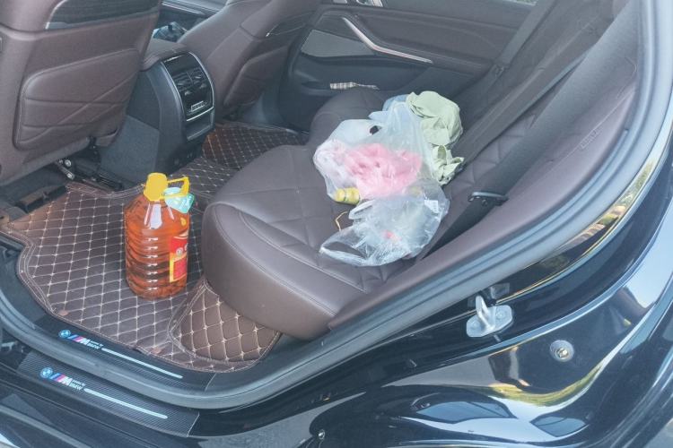 Used BMW X5 2022 xDrive 40Li M Sport Package Left Rear Seat