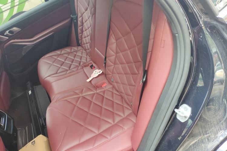 Used BMW X5 2022 xDrive 40Li M Sport Package Left Rear Seat