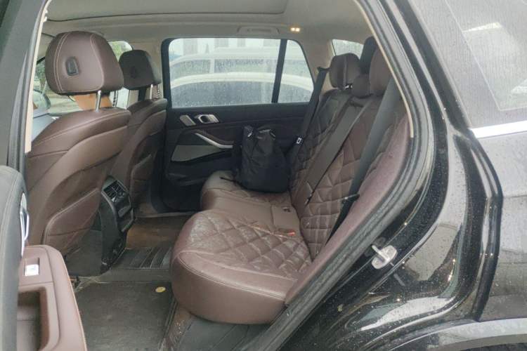 Used BMW X5 2022 Restyled xDrive 30Li Luxury Version M Sport Package Left Rear Seat