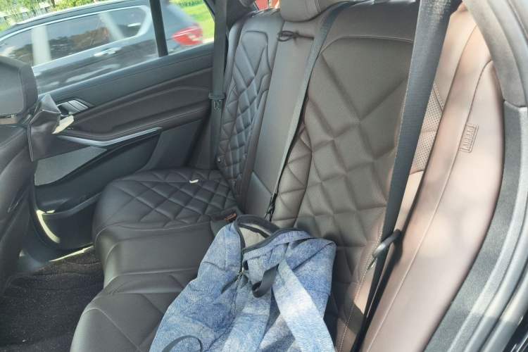 Used BMW X5 2022 xDrive 40Li M Sport Package Left Rear Seat