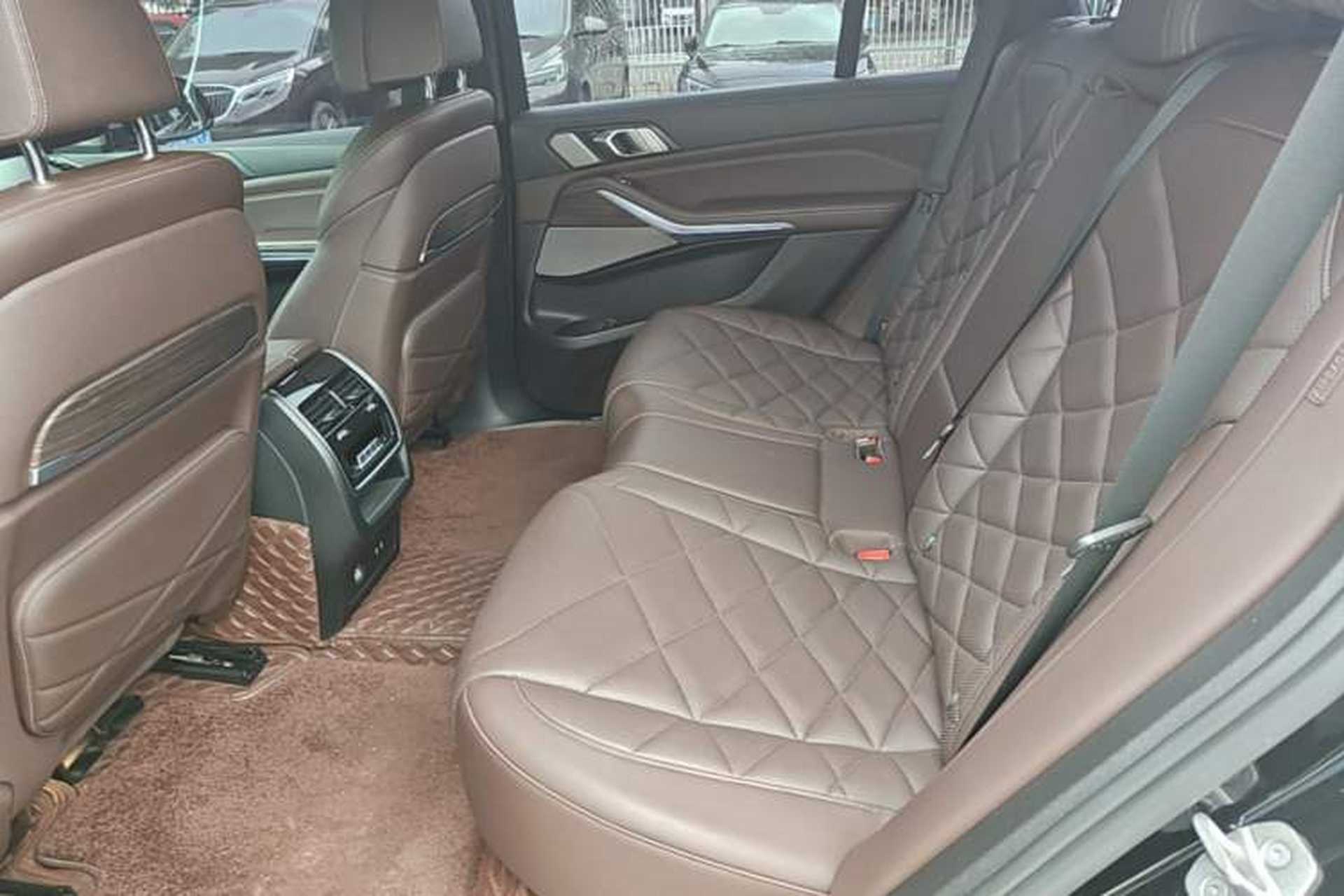 Used BMW X5 2022 xDrive 40Li M Sport Package Left Rear Seat