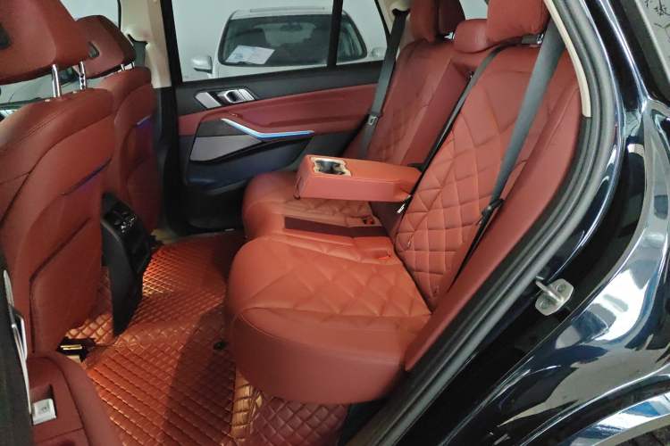 Used BMW X5 2022 Restyled xDrive 30Li Luxury Version M Sport Package Left Rear Seat