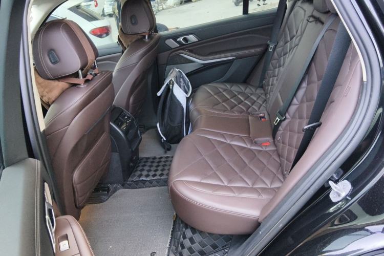 Used BMW X5 2022 xDrive 30Li Luxury M Sport Package Left Rear Seat