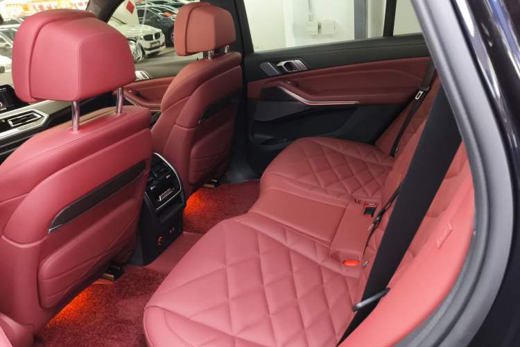 Used BMW X5 2022 Restyled xDrive 40Li M Sport Package Left Rear Seat