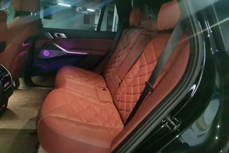 Used BMW X5 2022 xDrive 40Li M Sport Package Left Rear Seat