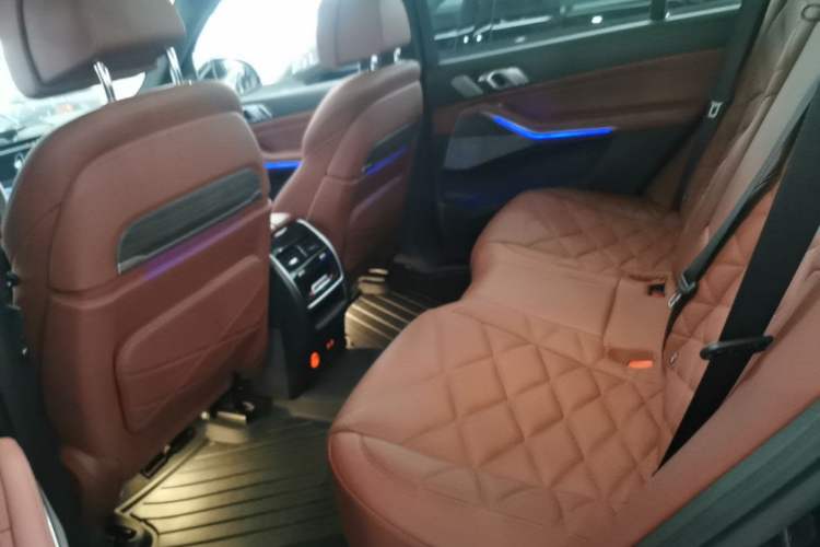 Used BMW X5 2022 Restyled xDrive 40Li M Sport Package Left Rear Seat