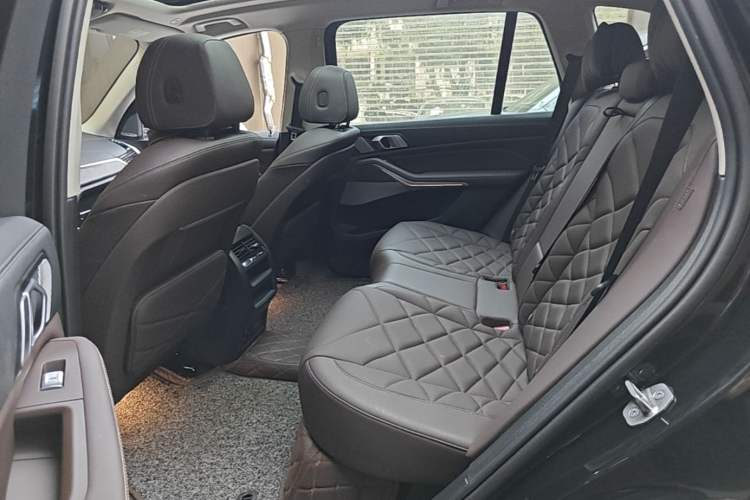 Used BMW X5 2022 xDrive 30Li Luxury M Sport Package Left Rear Seat
