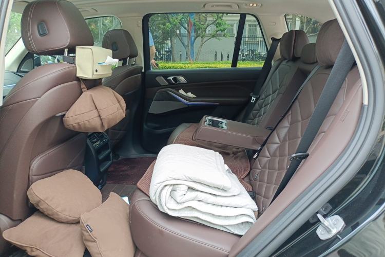 Used BMW X5 2022 xDrive 30Li Luxury M Sport Package Left Rear Seat