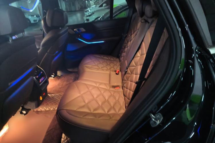 Used BMW X5 2022 xDrive 40Li M Sport Package Left Rear Seat