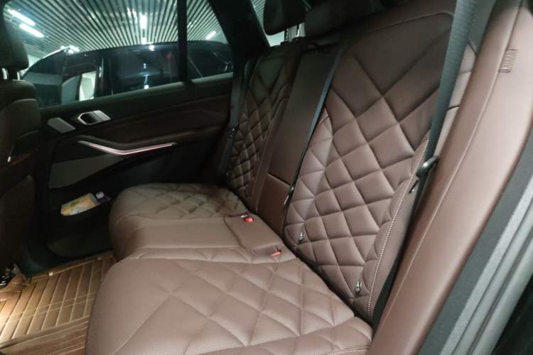 Used BMW X5 2022 Restyled xDrive 40Li Luxury Edition M Sport Package Left Rear Seat