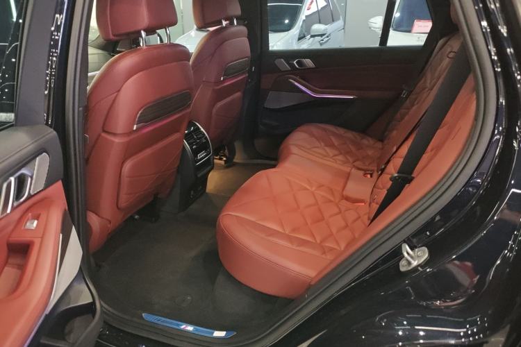 Used BMW X5 2022 xDrive 40Li Luxury Edition M Sport Package Left Rear Seat