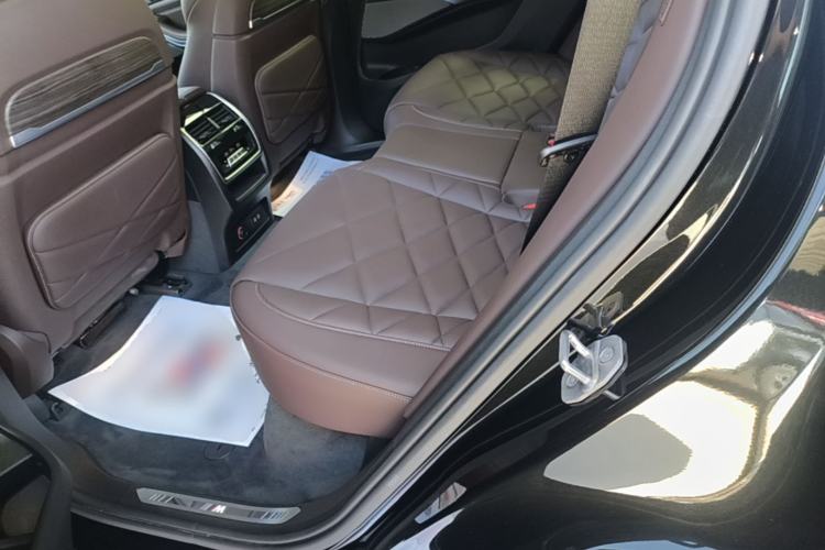 Used BMW X5 2022 xDrive 40Li M Sport Package Left Rear Seat
