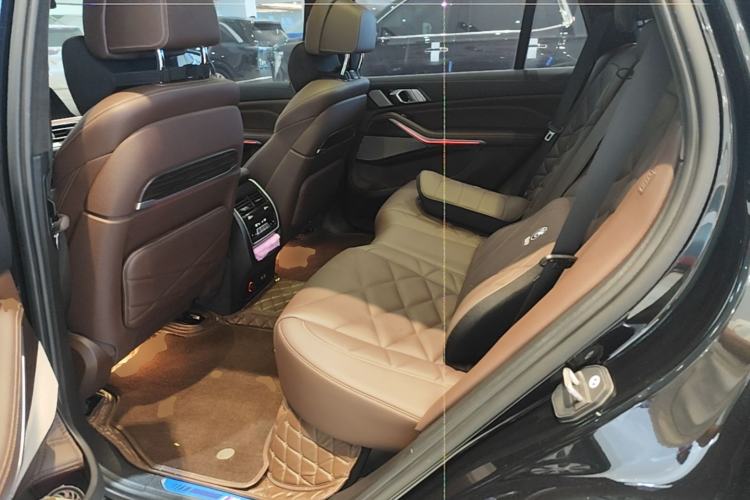 Used BMW X5 2022 Restyled xDrive 40Li Luxury Edition M Sport Package Left Rear Seat
