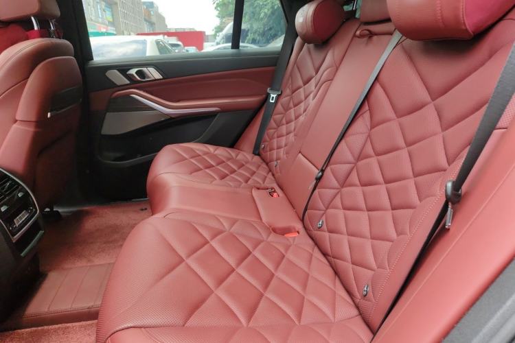Used BMW X5 2022 xDrive 40Li Luxury Edition M Sport Package Left Rear Seat