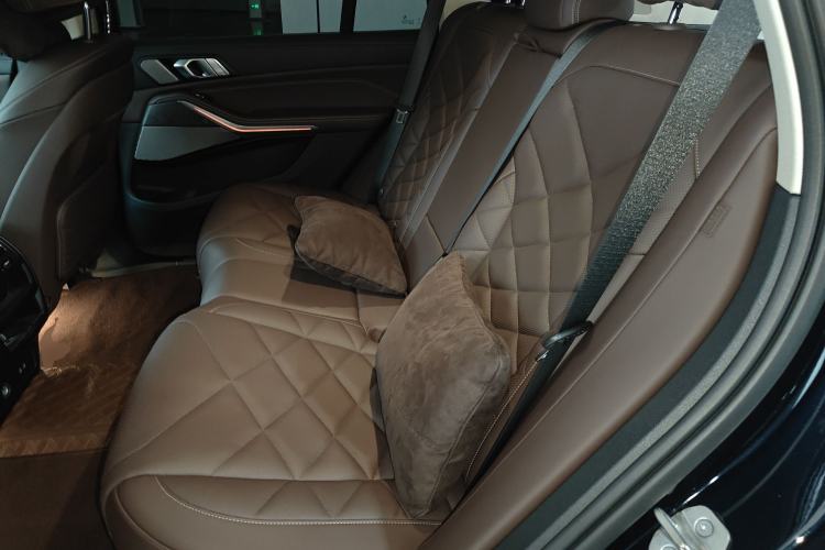 Used BMW X5 2022 Restyled xDrive 30Li Luxury Version M Sport Package Left Rear Seat