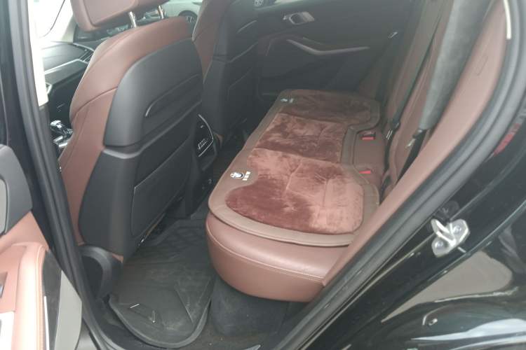 Used BMW X5 2022 xDrive40i Luxury Edition M Sport Package Left Rear Seat