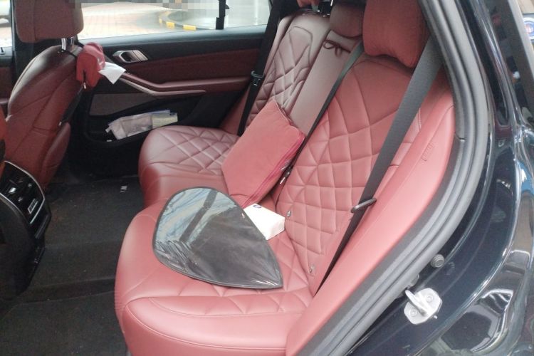 Used BMW X5 2022 xDrive 40Li M Sport Package Left Rear Seat