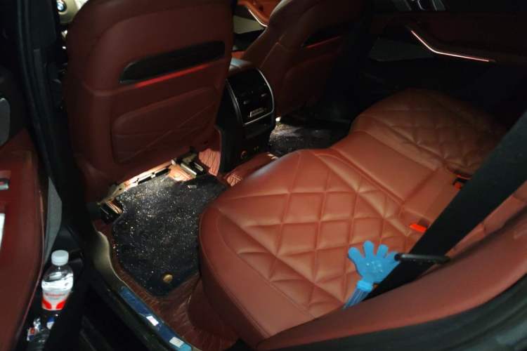Used BMW X5 2022 xDrive 40Li M Sport Package Left Rear Seat