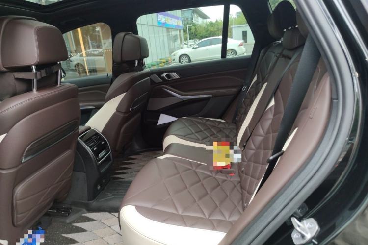 Used BMW X5 2022 xDrive 40Li Luxury Edition M Sport Package Left Rear Seat