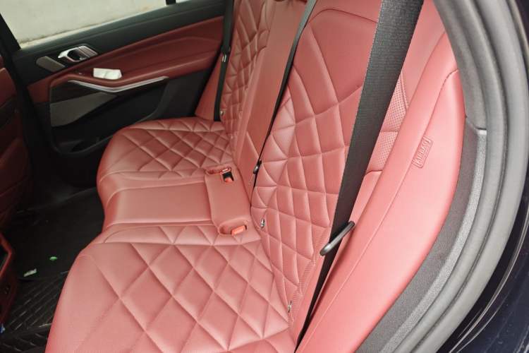 Used BMW X5 2022 xDrive 40Li M Sport Package Left Rear Seat