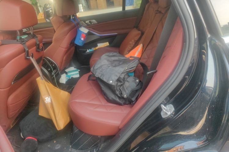 Used BMW X5 2022 xDrive 40Li M Sport Package Left Rear Seat