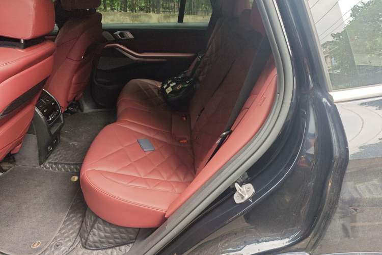 Used BMW X5 2022 Restyled xDrive 40Li Luxury Edition M Sport Package Left Rear Seat